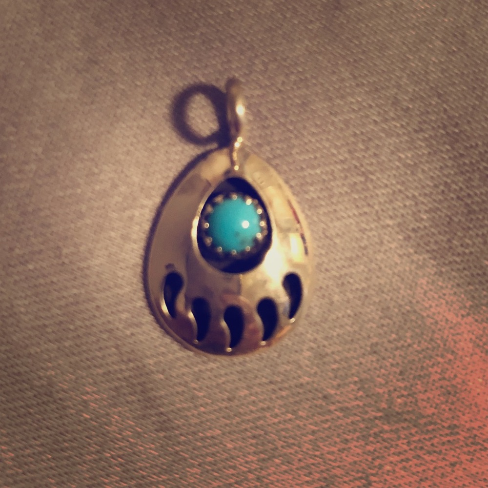 Bear claw pendant